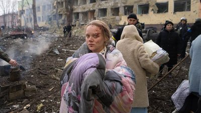 Російські військові скинули кілька авіабомб на дитячу лікарню в Маріуполі, її корпус повністю зруйнований Російські військові скинули кілька авіабомб на дитячу лікарню в Маріуполі, її корпус повністю зруйнований