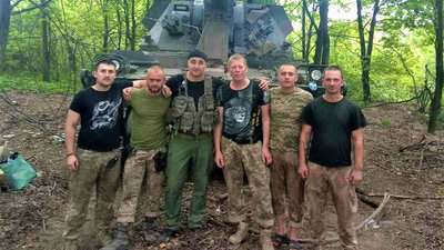 Вивів з-під вогню людей та техніку: історія волинянина, який захищає Україну вісім років Вивів з-під вогню людей та техніку: історія волинянина, який захищає Україну вісім років