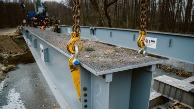 На Чернігівщині розпочали монтаж другого модульного мосту, який передала Франція На Чернігівщині розпочали монтаж другого модульного мосту, який передала Франція