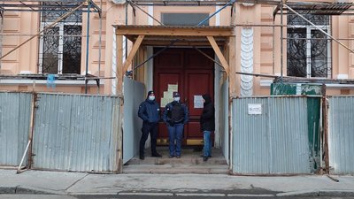У Харкові шукають вибухівку у школах та судах