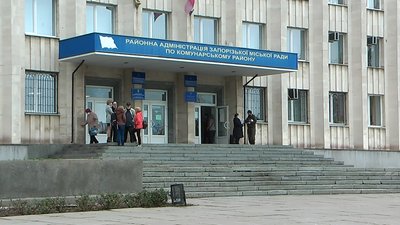 "Як мама вона не склалася". У Запоріжжі дітей лишили з батьком до рішення суду