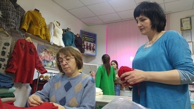 У Тернополі львівська дизайнерка Оксана Сокол вчила робити гуню