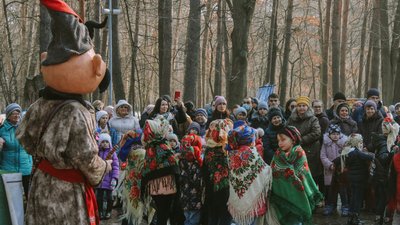 Танці з шаблями та торт з млинців: як у Черкасах святкували Колодія Танці з шаблями та торт з млинців: як у Черкасах святкували Колодія