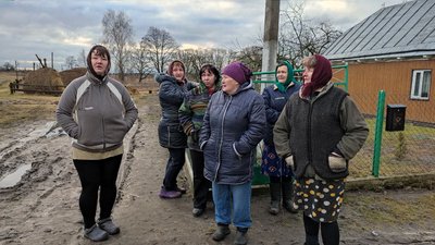 Витягають трактором: в громаді на Волині майже щодня застрягає шкільний автобус