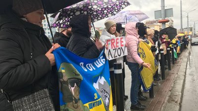 В Івано-Франківську провели мирну акцію на підтримку військовополонених В Івано-Франківську провели мирну акцію на підтримку військовополонених