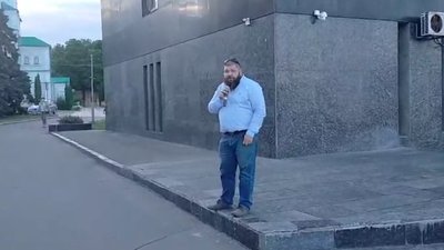 У Сумах влаштували акцію проти капітуляції У Сумах влаштували акцію проти капітуляції