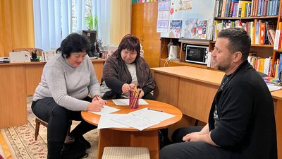 На Тернопільщині для переселенців провели арттерапевтичне заняття На Тернопільщині для переселенців провели арттерапевтичне заняття