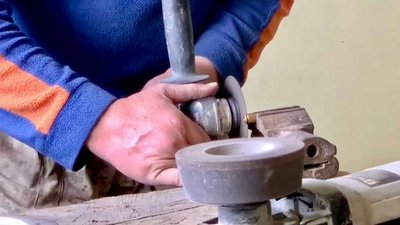Сталева сотня: тернопільська волонтерка виготовляє прикраси з гільз