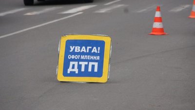 Смертельна ДТП на Чернігівщині: водій мопеда в’їхав в причеп «Камазу»