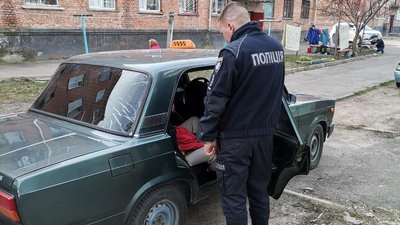 У Житомирі у вуличному конфлікті таксист отримав ножове поранення (ОНОВЛЕНО)