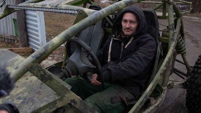 Володимир Садик за кермом баггі Володимир Садик за кермом баггі