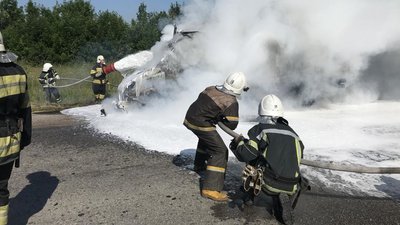 На Кіровоградщині посеред дороги сталася пожежа вантажного автомобіля На Кіровоградщині посеред дороги сталася пожежа вантажного автомобіля