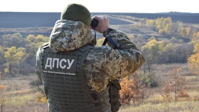На Буковині біля кордону з Румунією знайшли тіло військовослужбовця. У нього вогнепальне поранення