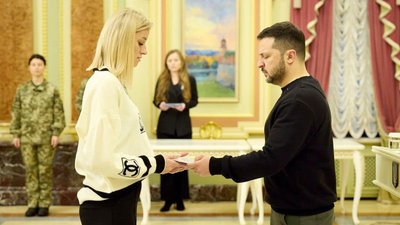 Зеленський вручив сертифікат на житло рідним Героя України з Івано-Франківщини Віталія Боднарука
