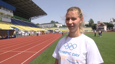 У Житомирі більше 150 спортсменів взяли участь у руханці У Житомирі більше 150 спортсменів взяли участь у руханці