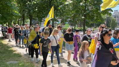 Врятувати героїв: у Черкасах родини полонених захисників "Азовсталі" провели акцію Врятувати героїв: у Черкасах родини полонених захисників "Азовсталі" провели акцію