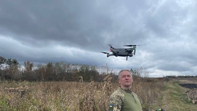 "Ворог не чує, а вона знімає все це": як працюють розвідувальні безпілотники на Сумщині "Ворог не чує, а вона знімає все це": як працюють розвідувальні безпілотники на Сумщині