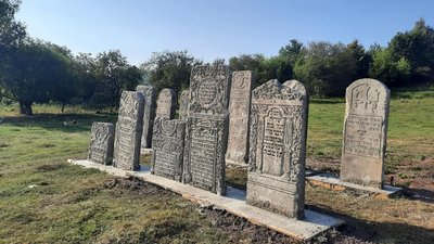 На Тернопільщині відновили старовинний єврейський цвинтар На Тернопільщині відновили старовинний єврейський цвинтар