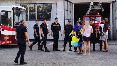 До Дніпра повернулися рятувальники, які допомагали гасити пожежі у Греції