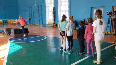 У Конотопі рекордсмен України Валерій Пастушенко безоплатно тренує дітей переселенців У Конотопі рекордсмен України Валерій Пастушенко безоплатно тренує дітей переселенців