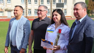 П'ятеро спортсменів-дефлімпійців та дві тренерки отримали грошові сертифікати від Кропивницької міськради П'ятеро спортсменів-дефлімпійців та дві тренерки отримали грошові сертифікати від Кропивницької міськради