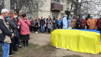На Харківщині прощаються із загиблим на сході бійцем ООС Андрієм Тепериком На Харківщині прощаються із загиблим на сході бійцем ООС Андрієм Тепериком