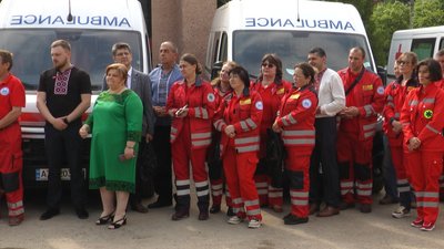 У Франківську відкрили кисневу станцію та передали автомобілі десятьом підрозділам екстреної меддопомоги