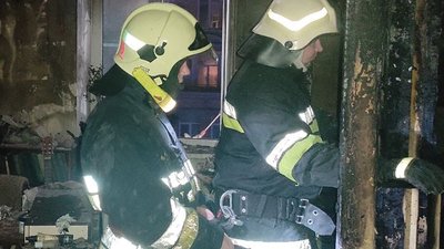 В центрі Харкова горіла квартира: одну людину госпіталізували, десятьох евакуювали