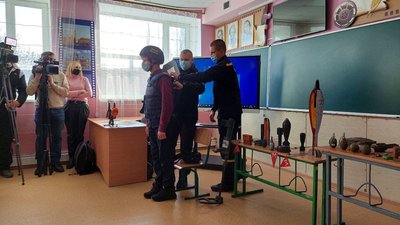 У Миколаєві для учнів ліцею провели урок з протимінної безпеки У Миколаєві для учнів ліцею провели урок з протимінної безпеки