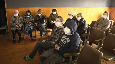 Волонтерки "Бабусиного батальйону" привітали бездомних житомирянок з 8 березня