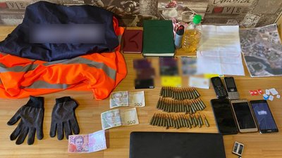 Поліцейські затримали підозрюваного у підпалі автівки депутата Чернігівської облради Поліцейські затримали підозрюваного у підпалі автівки депутата Чернігівської облради
