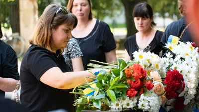 В Ужгороді попрощалися із полеглим на війні Романом Романишиним