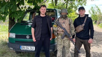 Воюють на фронті й допомагають в тилу. Як на Прикарпатті працівники туристичної сфери працюють під час війни