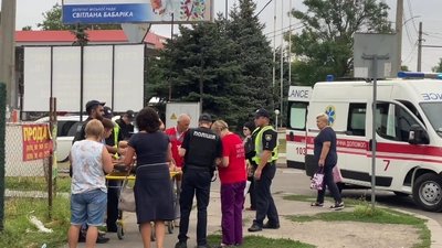 У Миколаєві вантажівка виїхала на тротуар та збила жінку
