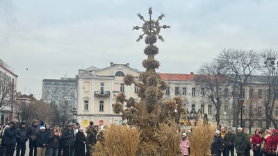 У Вінниці встановили чотириметровий дідух