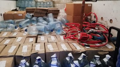 На 2,5 мільйони гривень фальсифікату: у Херсоні викрили підпільне виробництво алкоголю На 2,5 мільйони гривень фальсифікату: у Херсоні викрили підпільне виробництво алкоголю