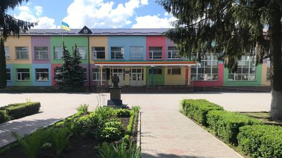У підвальному приміщенні Романівського ліцею №1 на Житомирщині облаштовують укриття У підвальному приміщенні Романівського ліцею №1 на Житомирщині облаштовують укриття