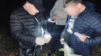 На Прикарпатті поліцейські затримали чоловіка, якого підозрюють у збуті наркотиків