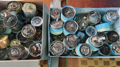 Свічки та маскувальні сітки. На Миколаївщині волонтери допомагають військовим Свічки та маскувальні сітки. На Миколаївщині волонтери допомагають військовим