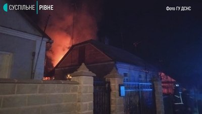 У Рівному під час пожежі в господарстві ледь не загорілись сусідні будинки