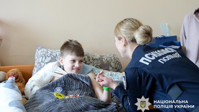 Поліцейські відвідали Владислава у лікарні.



