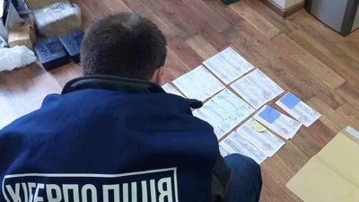 Прикордонники отримали клієнтську базу п’ятьох закарпатців, які продавали підроблені COVID-документи