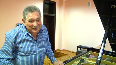 Професія настроювача струнно-клавішних музичних інструментів у Житомирі вимирає Професія настроювача струнно-клавішних музичних інструментів у Житомирі вимирає