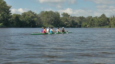 Веслувальники під час тренування на річці Ворсклі Веслувальники під час тренування на річці Ворсклі