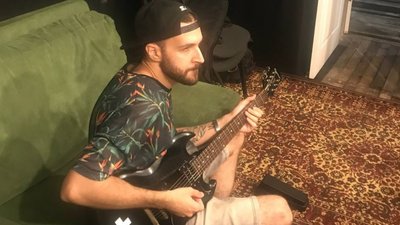 Поки фронтмен на війні, учасники черкаського гурту завершили роботу над його піснею про Дніпро Поки фронтмен на війні, учасники черкаського гурту завершили роботу над його піснею про Дніпро