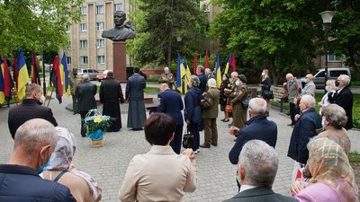 В Івано-Франківську вшанували пам'ять Євгена Коновальця В Івано-Франківську вшанували пам'ять Євгена Коновальця