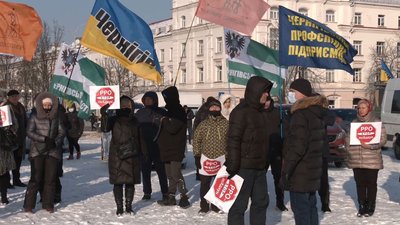 У Чернігові підприємці влаштували автопробіг проти локдауну та введення касових апаратів.