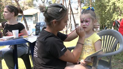 Спорт та майстер-класи: в черкаському санаторії напередодні навчального року організували свято для дітей-переселенців Спорт та майстер-класи: в черкаському санаторії напередодні навчального року організували свято для дітей-переселенців