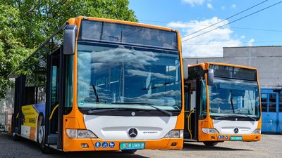 Чернівці отримали два низькопідлогові автобуси від міста-побратима в Німеччині Чернівці отримали два низькопідлогові автобуси від міста-побратима в Німеччині