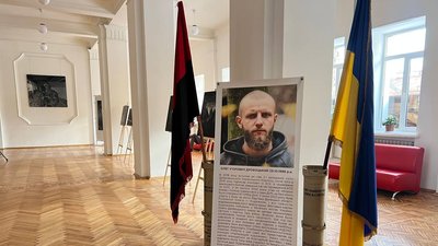 Портрет полеглого захисника України, художника Олега Дробоцького Портрет полеглого захисника України, художника Олега Дробоцького